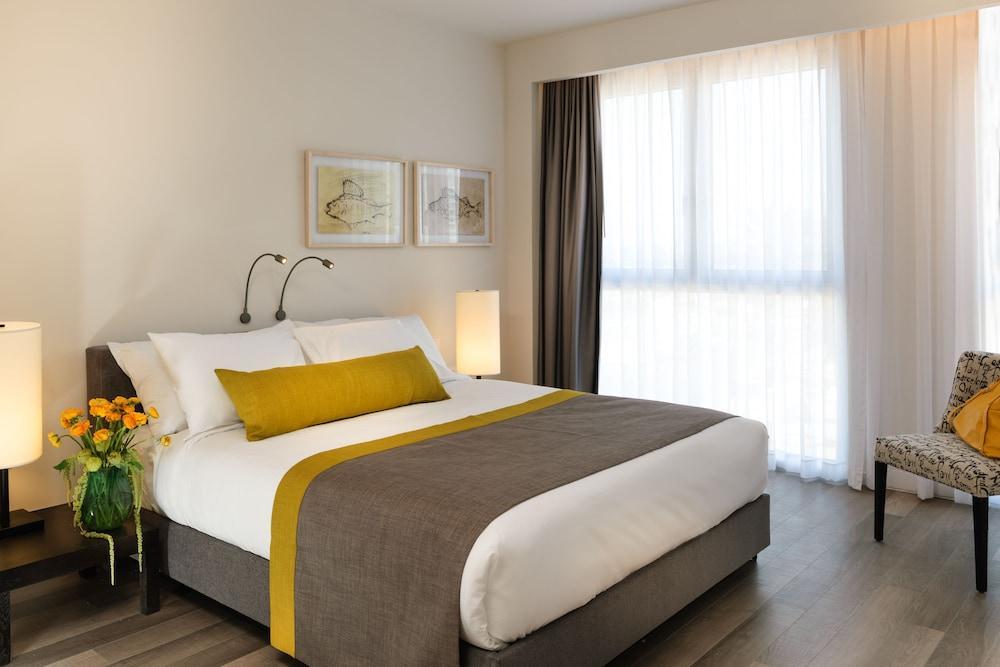 Herods Herzliya Hotel By The Beach Exterior photo