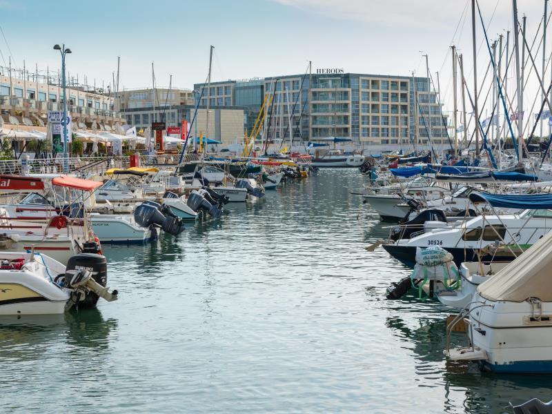 Herods Herzliya Hotel By The Beach Exterior photo