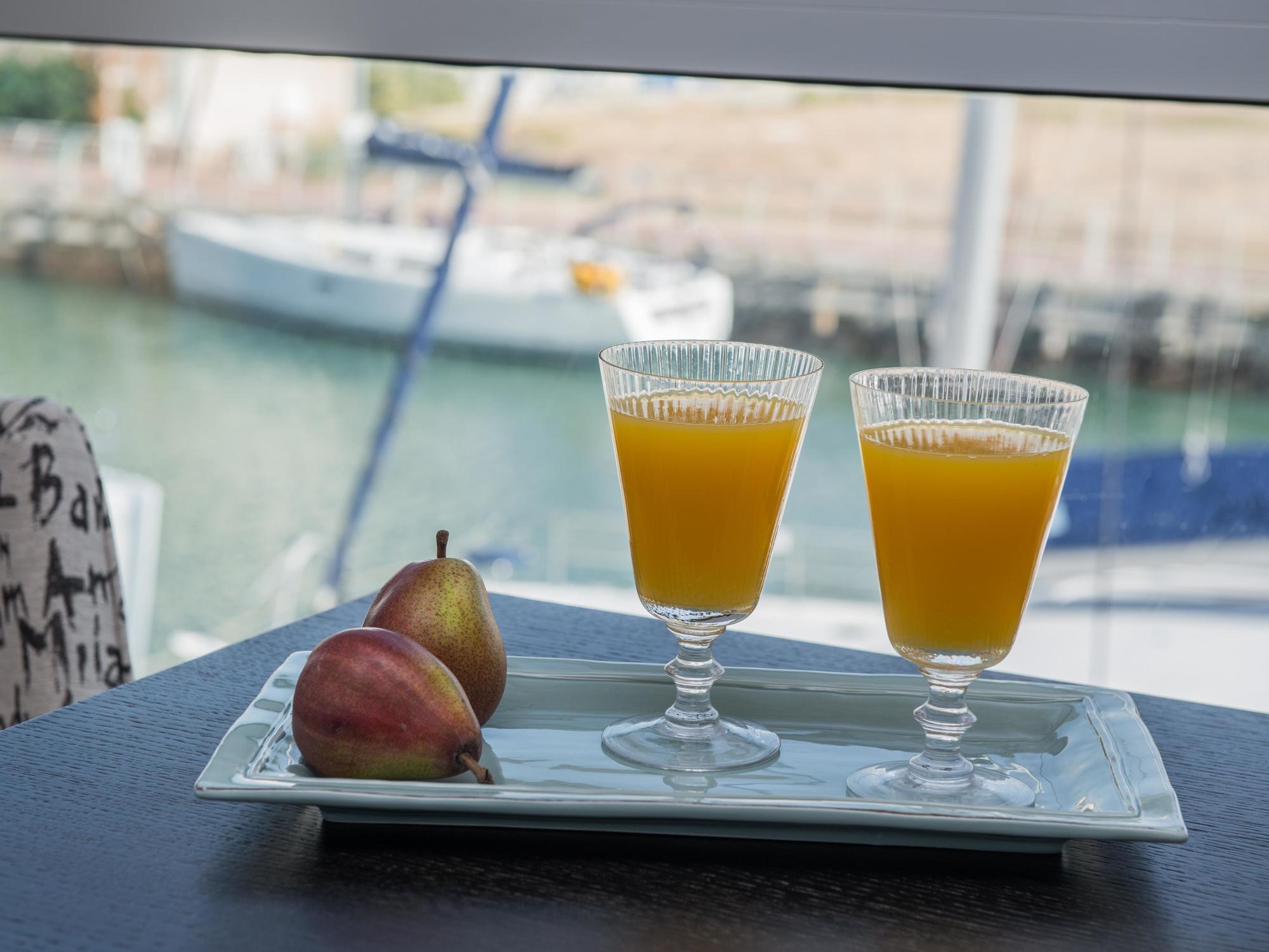 Herods Herzliya Hotel By The Beach Exterior photo