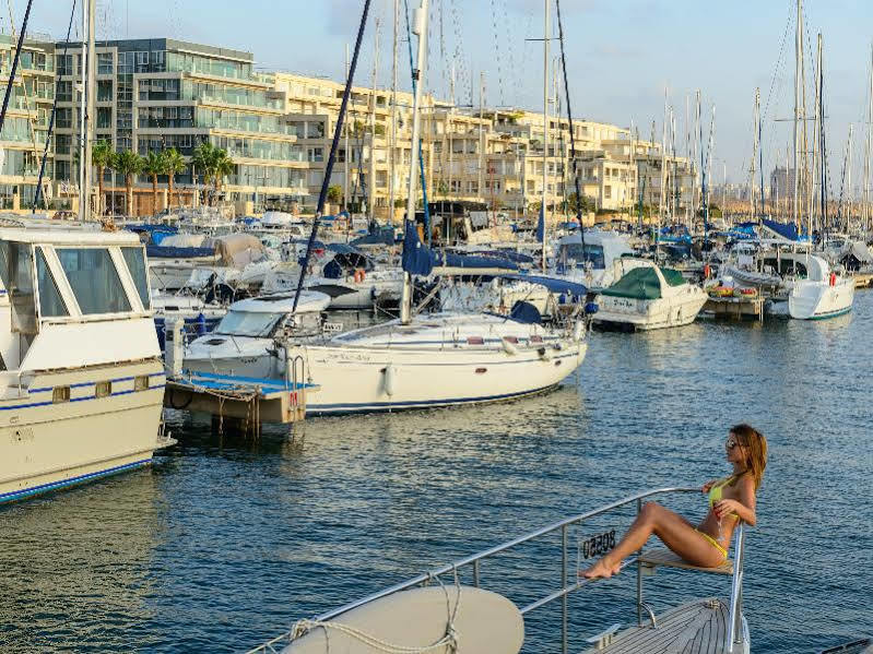 Herods Herzliya Hotel By The Beach Exterior photo