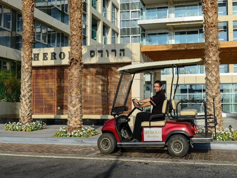 Herods Herzliya Hotel By The Beach Exterior photo
