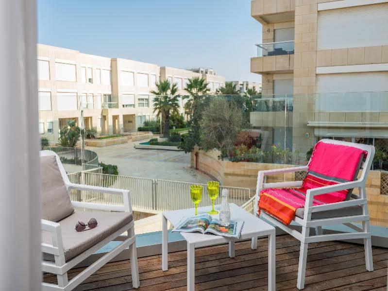 Herods Herzliya Hotel By The Beach Exterior photo