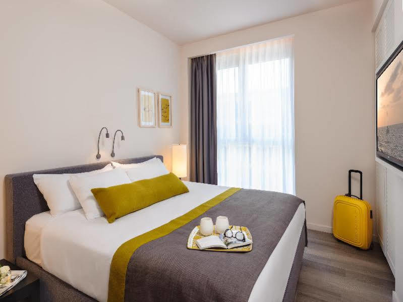 Herods Herzliya Hotel By The Beach Exterior photo