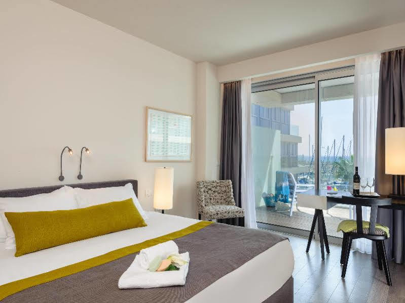 Herods Herzliya Hotel By The Beach Exterior photo